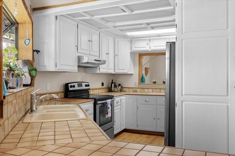 Tiny photo for 847 NW 5th Street, Grants Pass, OR 97526 (MLS # 220220254)