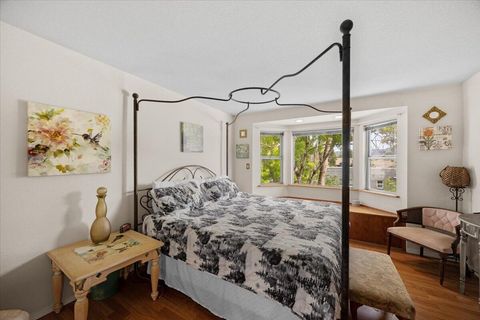 Tiny photo for 847 NW 5th Street, Grants Pass, OR 97526 (MLS # 220220254)