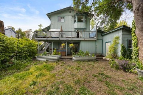 Tiny photo for 847 NW 5th Street, Grants Pass, OR 97526 (MLS # 220220254)