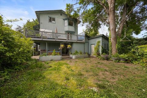 Tiny photo for 847 NW 5th Street, Grants Pass, OR 97526 (MLS # 220220254)