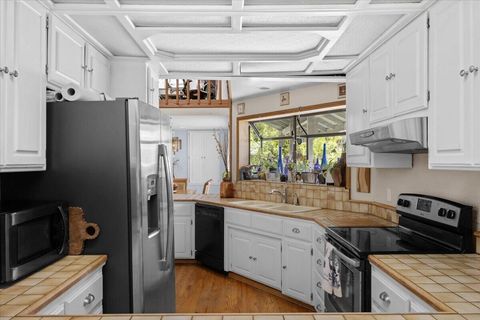 Tiny photo for 847 NW 5th Street, Grants Pass, OR 97526 (MLS # 220220254)