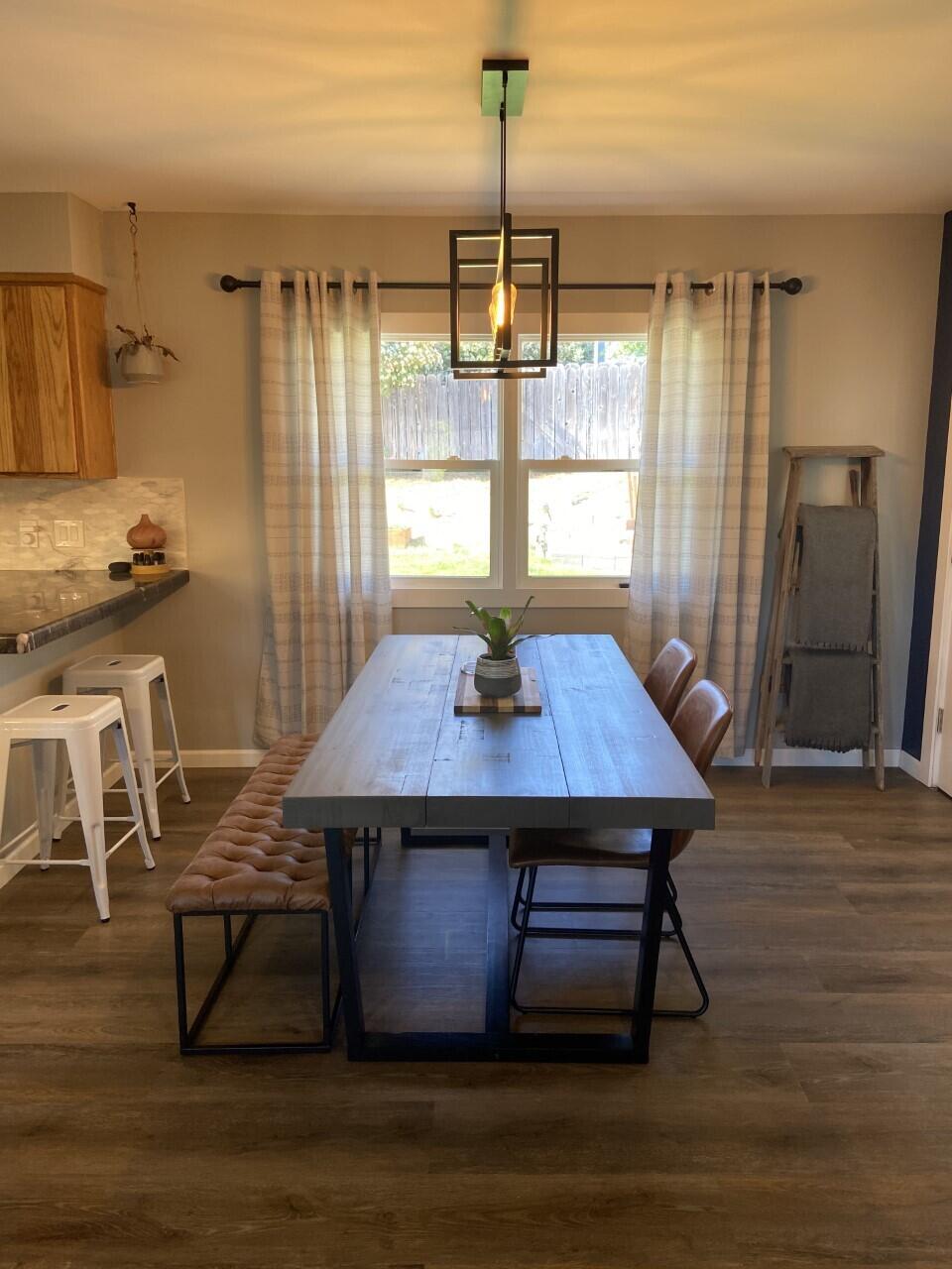 Nelson's - Residential