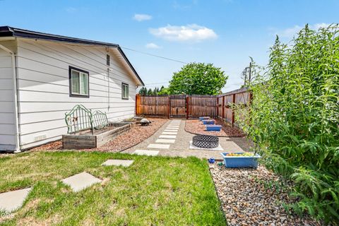Tiny photo for 120 Neila Lane, Grants Pass, OR 97527 (MLS # 220222650)