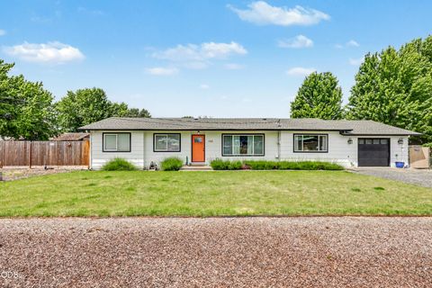 Photo of 120 Neila Lane, Grants Pass, OR 97527 (MLS # 220222650)