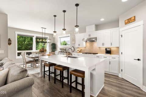 Tiny photo for 3650 SW Badger Court, Redmond, OR 97756 (MLS # 220227387)