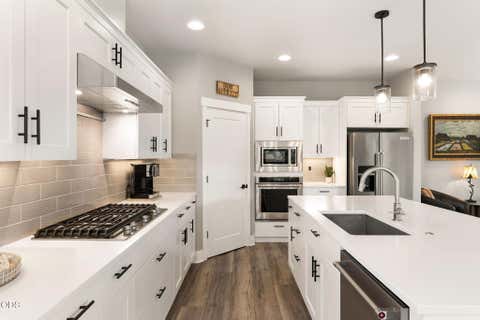 Tiny photo for 3650 SW Badger Court, Redmond, OR 97756 (MLS # 220227387)