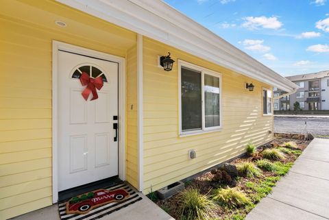 Tiny photo for 63210 Deschutes Market Road, Bend, OR 97701 (MLS # 220213029)