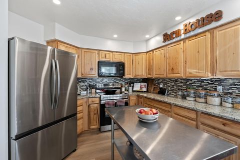 Tiny photo for 63210 Deschutes Market Road, Bend, OR 97701 (MLS # 220213029)