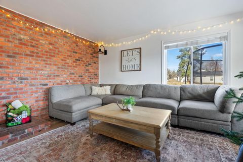 Tiny photo for 63210 Deschutes Market Road, Bend, OR 97701 (MLS # 220213029)