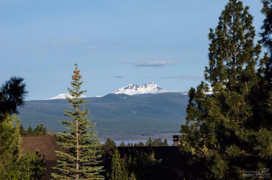Expansive Cascade mountain views from this private corner lot atop desirable Awbrey Butte. Create your dream home vision on this spacious .69 acre lot, level building site within a desigated building envelope, with scattered Ponderosa Pines. Topographic survey with site lines to mountain peaks available to purchase. Neighboring homes of high end custom quality, enjoy community parks with playground & tennis, trails, close to shops, services, downtown & all Bend has to offer! CC&R's apply.