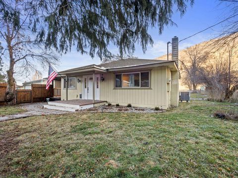 Tiny photo for 1335 Shadow Lane, Klamath Falls, OR 97601 (MLS # 220213895)