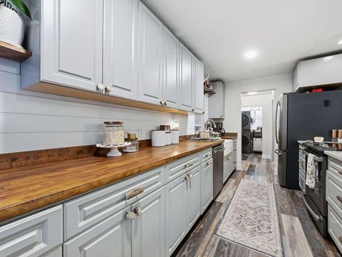 Tiny photo for 1335 Shadow Lane, Klamath Falls, OR 97601 (MLS # 220213895)