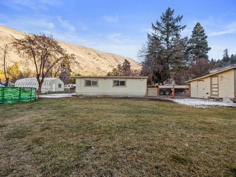 Tiny photo for 1335 Shadow Lane, Klamath Falls, OR 97601 (MLS # 220213895)