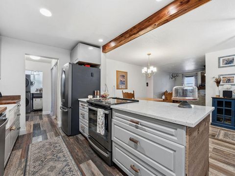 Tiny photo for 1335 Shadow Lane, Klamath Falls, OR 97601 (MLS # 220213895)