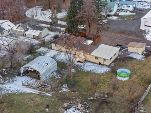 Tiny photo for 1335 Shadow Lane, Klamath Falls, OR 97601 (MLS # 220213895)