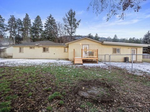 Tiny photo for 1335 Shadow Lane, Klamath Falls, OR 97601 (MLS # 220213895)