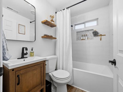 Tiny photo for 1335 Shadow Lane, Klamath Falls, OR 97601 (MLS # 220213895)