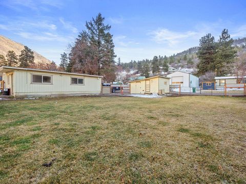 Tiny photo for 1335 Shadow Lane, Klamath Falls, OR 97601 (MLS # 220213895)