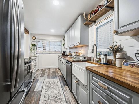 Tiny photo for 1335 Shadow Lane, Klamath Falls, OR 97601 (MLS # 220213895)