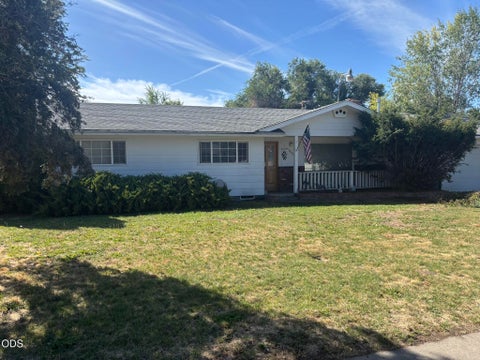 Photo of 5436 Villa Drive, Klamath Falls, OR 97603 (MLS # 220228765)
