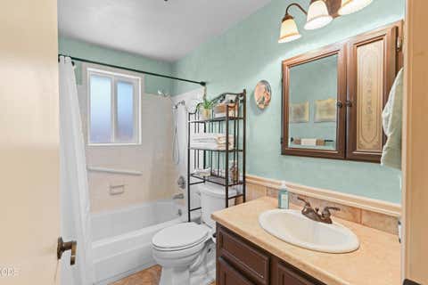 Tiny photo for 619 Kings Court, Central Point, OR 97502 (MLS # 220223363)
