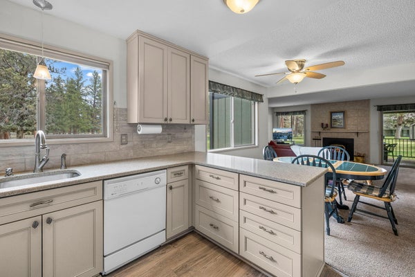 807 E DESPERADO TRL UNIT 101, SISTERS, OR 97759 - Image ee2ef67df91fcb00ec9eb70b1572a0cc/1524969334