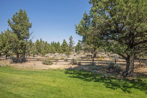 Tiny photo for 250 Split Rail Lane, Redmond, OR 97756 (MLS # 220224427)