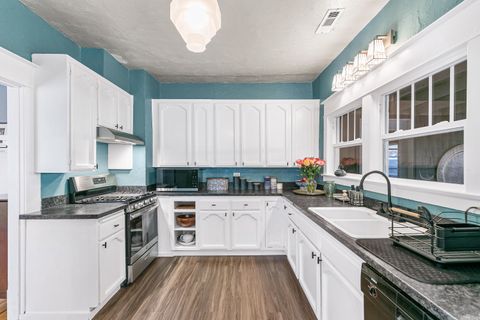 Tiny photo for 408 N Ivy Street, Medford, OR 97501 (MLS # 220213273)