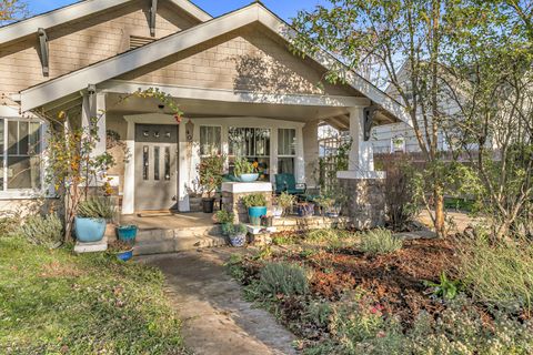 Photo of 408 N Ivy Street, Medford, OR 97501 (MLS # 220213273)