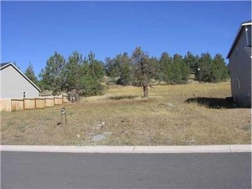 Build your new home in South View on this nice corner lot. Minutes from downtown. Newer subdivision. Surrounded by wooded hillside and the cascade mountain range.