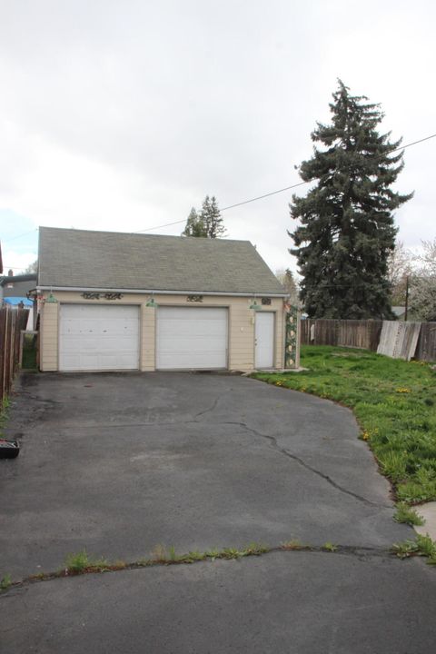 Tiny photo for 4634 Crosby Avenue, Klamath Falls, OR 97603 (MLS # 220219294)