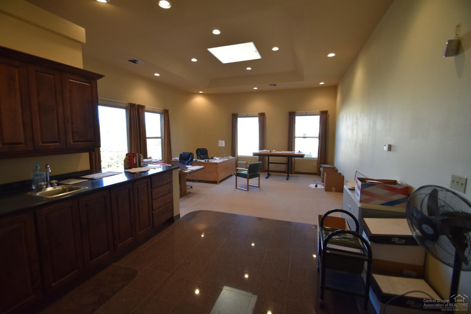 CLAR - Commercial Sale