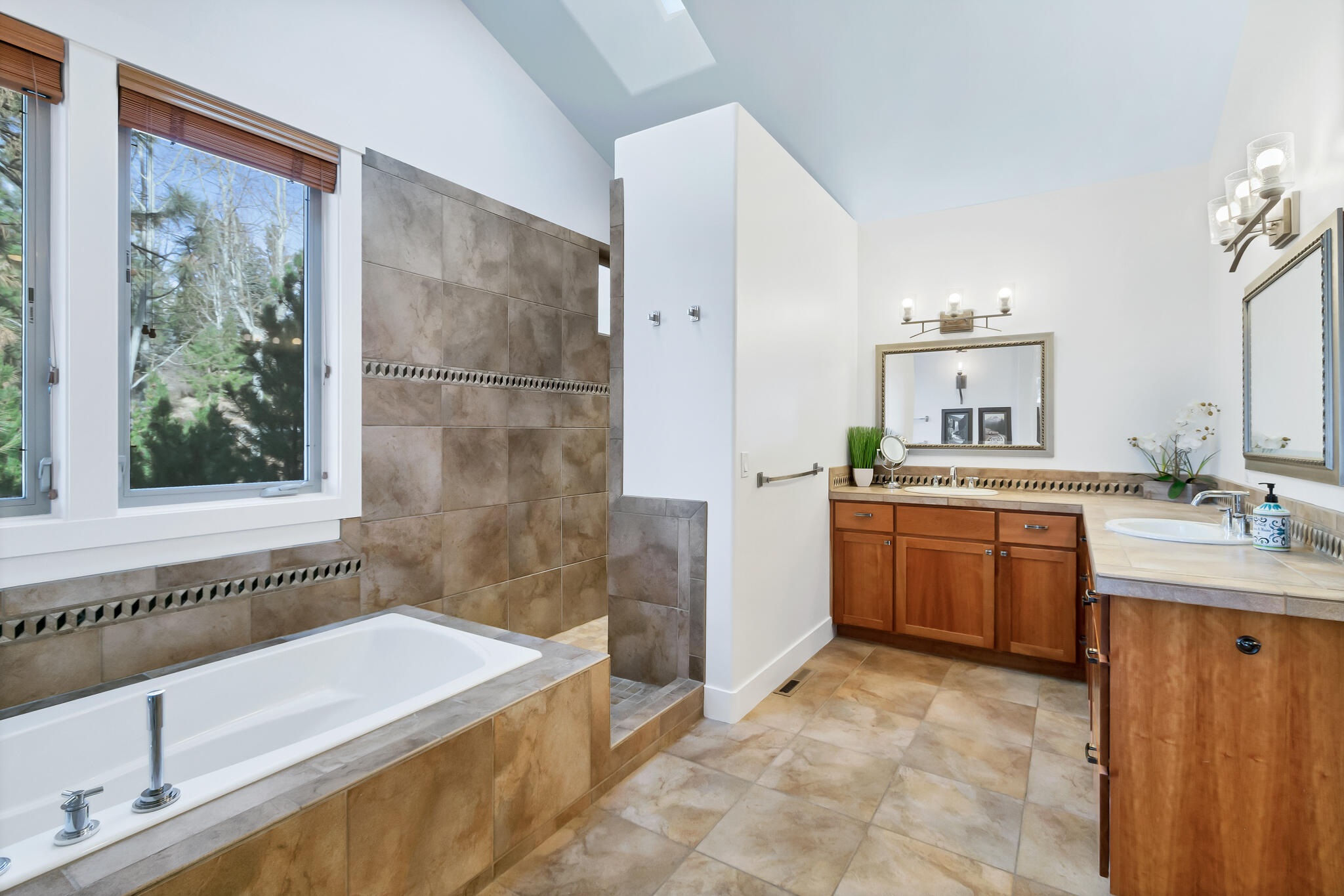 Skyliner Summit - Residential