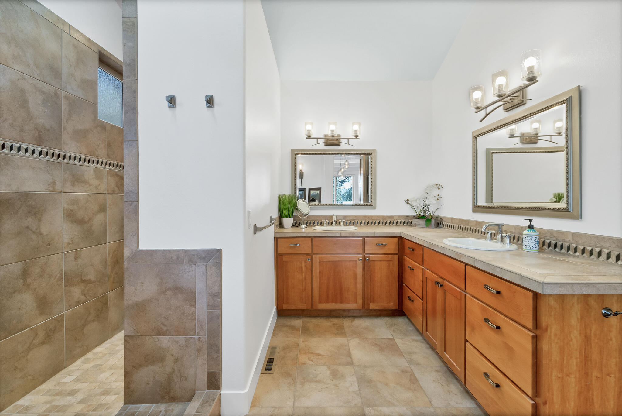 Skyliner Summit - Residential