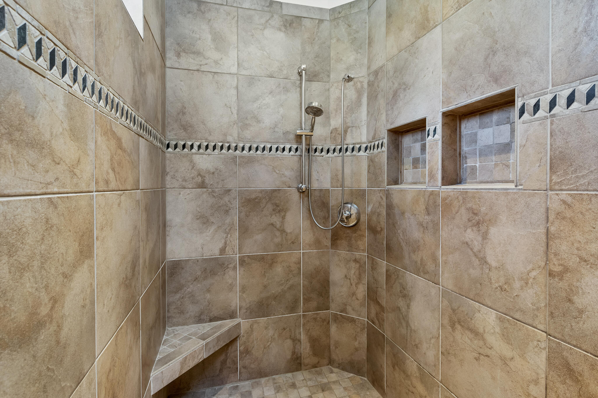 Skyliner Summit - Residential