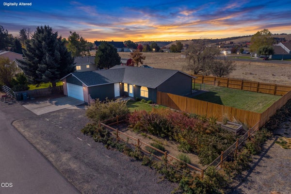 786 NE LAKESIDE DR, MADRAS, OR 97741 - Image ee91963d0281ae3d105cdecc14a2fd74/653823935