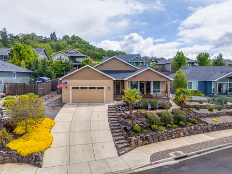 218 Cambridge Terrace Eagle Point OR 97524