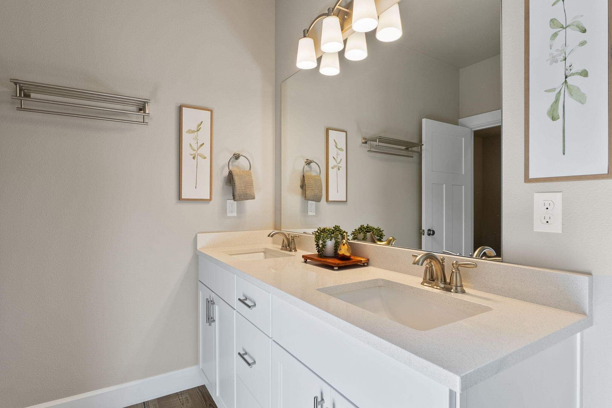 SaddleStone - Residential