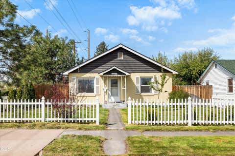 Photo of 655 SW 12th Street, Redmond, OR 97756 (MLS # 220227210)