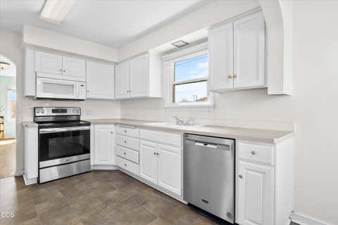 Tiny photo for 655 SW 12th Street, Redmond, OR 97756 (MLS # 220227210)