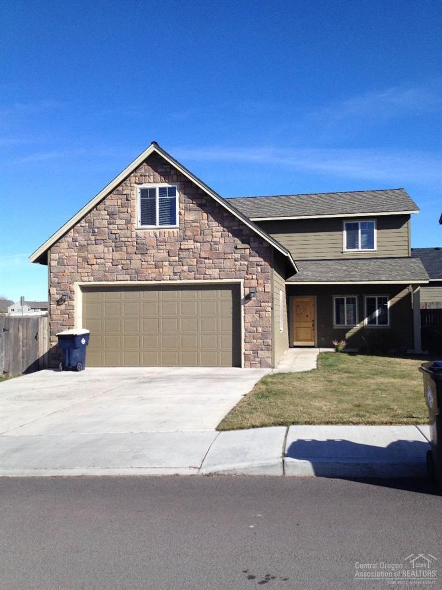 Wonderful 4 bedroom 2.5 bathrooms family home with bonus Room up stairs. Master bedroom on the first floor. Close to schools & shopping. Priced to sell. Empty show it anytime.