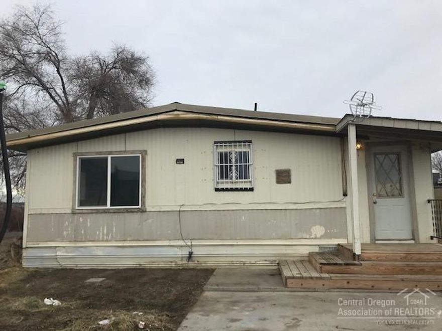 The perfect place to call home at an affordable price! This adorable 2 bedroom home has a great floor plan with a large living room area. Don't forget about your toys! This property has RV hook ups and parking. Located at the end of a low traffic street! Don't wait and call today.