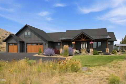 Photo of 70041 Annies Drive, Sisters, OR 97759 (MLS # 220225665)