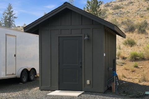 Tiny photo for 70041 Annies Drive, Sisters, OR 97759 (MLS # 220225665)