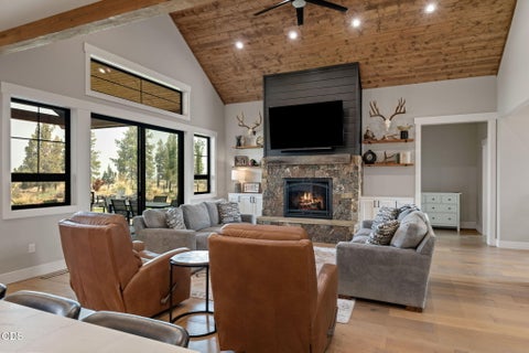 Tiny photo for 70041 Annies Drive, Sisters, OR 97759 (MLS # 220225665)
