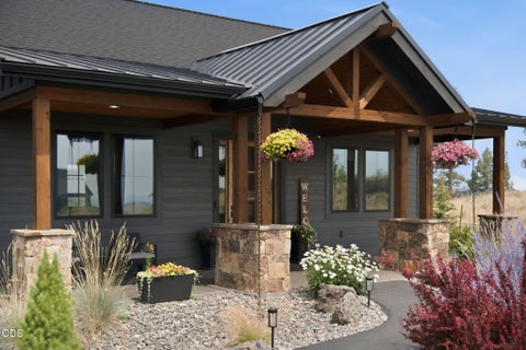 Tiny photo for 70041 Annies Drive, Sisters, OR 97759 (MLS # 220225665)