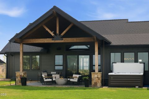 Tiny photo for 70041 Annies Drive, Sisters, OR 97759 (MLS # 220225665)