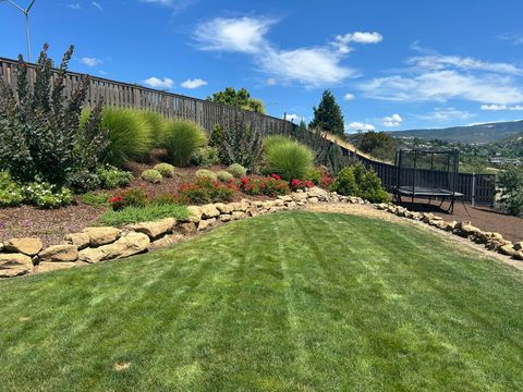 Tiny photo for 3691 Camina Drive, Medford, OR 97504 (MLS # 220212792)