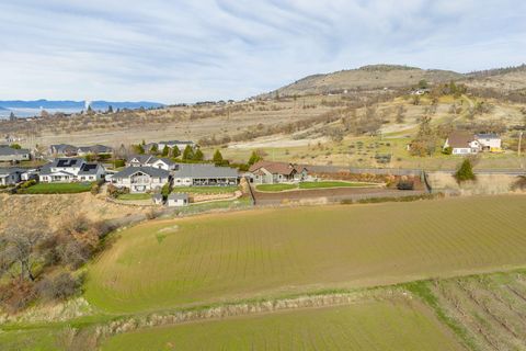 Tiny photo for 3691 Camina Drive, Medford, OR 97504 (MLS # 220212792)