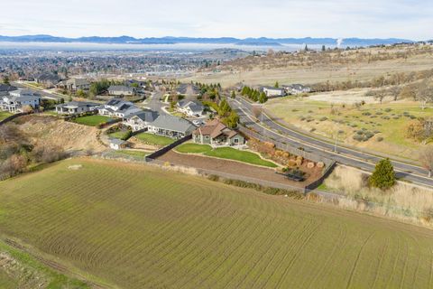 Tiny photo for 3691 Camina Drive, Medford, OR 97504 (MLS # 220212792)